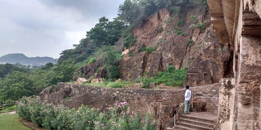 Undavalli Caves have sculptures that are dedicated to the Hindu Gods including Lord Vishnu and Narasimha.