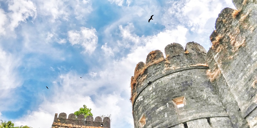 Uparkot Fort is one of the best places to visit around the Darbar Hall Museum for all.