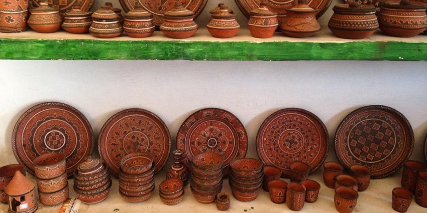 Various types of pottery items found in Upleta, the best place around Ashapura Temple.