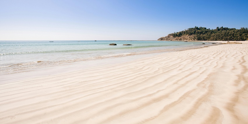A quaint view of Uppada Beach, one of the serene places to visit near Annavaram.