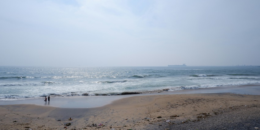 A scenic view of Uppada Beach, one of the top places to visit near Rajahmundry.
