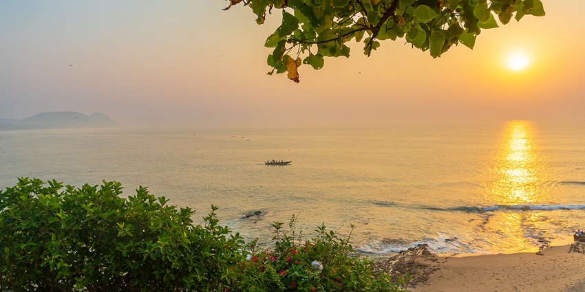 Uppada Beach is one of the most stunning beaches around Annavaram Temple for travellers.