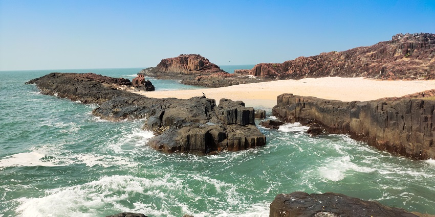 The beautiful vast ocean makes Uppinakudru one of the best islands near Mangalore.