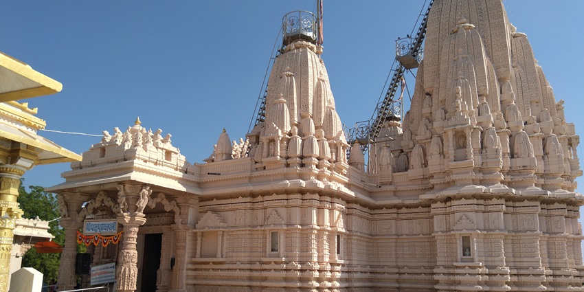 A stunning view of Vadnagar Jain Derasar, showcasing intricate architecture