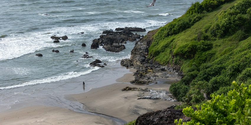 A breathtaking view of Vagator Beach, one of the scenic places to visit in Anjuna.