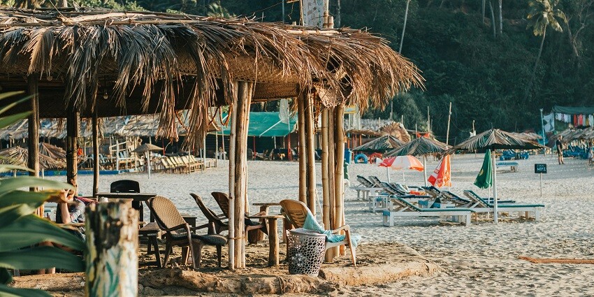 Enjoy lively parties and music at Vagator Beach which is famous among the tourists.