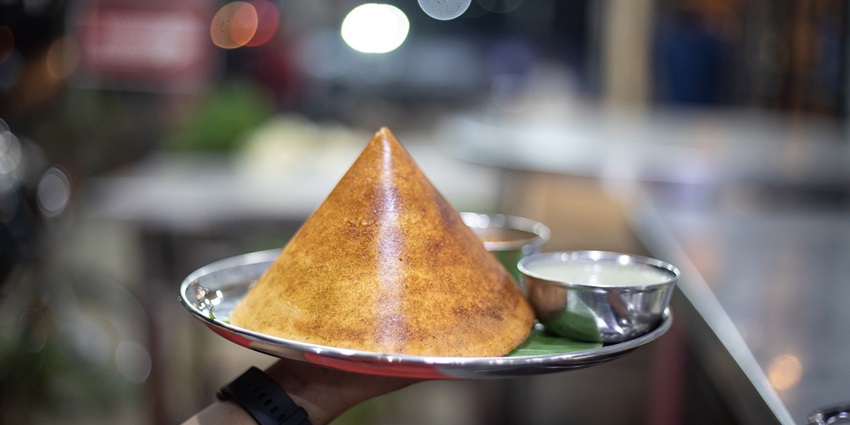 Vasantha Bhavan serves the best food in Thrissur for those who crave authentic cuisines.