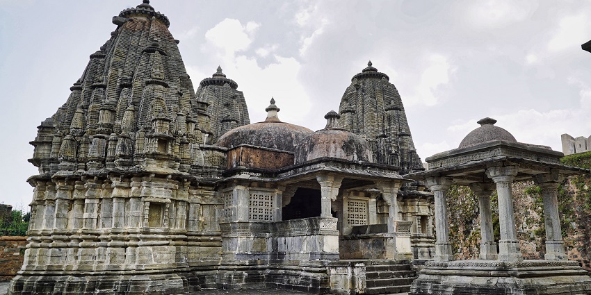 Vedi Temple inside Kumbhalgarh Fort, a Jain shrine, elevated on a high platform.