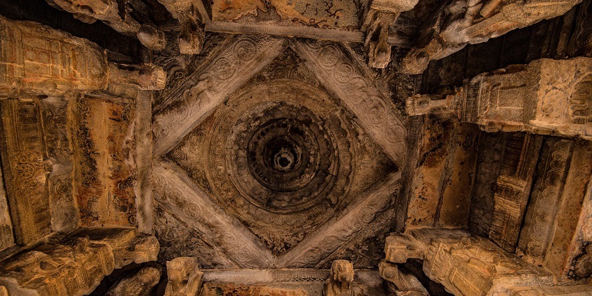 A picture of a mandapa in an ancient temple to visit near Anantapur with intricate designs