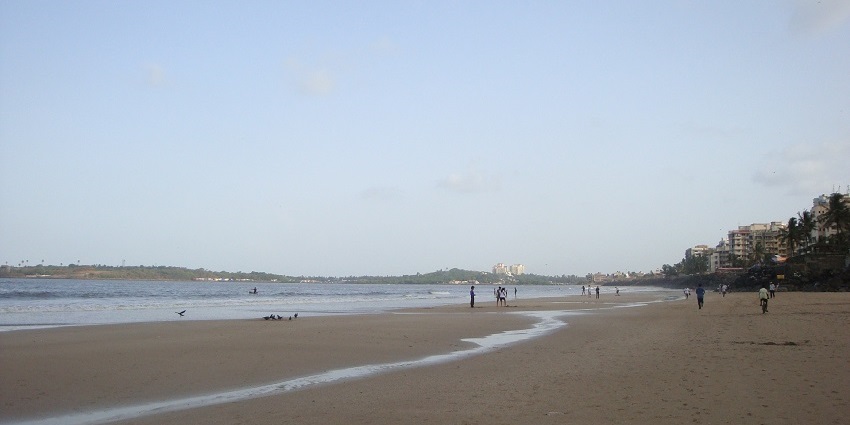 Places to visit in Andheri feature tranquil beaches offering relaxing walks and vibrant sunset views.