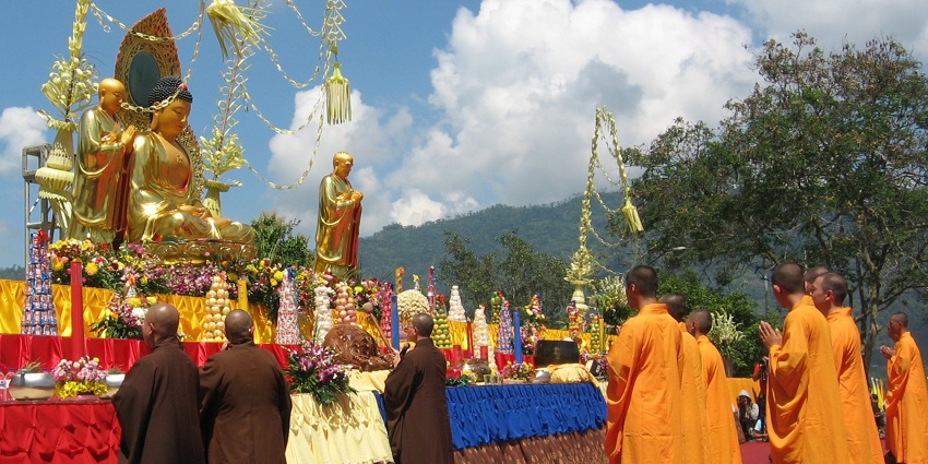 Vesak Poya Festival is one of the most energetic and significant festivals in Sri Lanka.