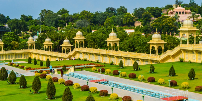 Scenic view of the lush lanes and gardens of Vidyadhar Bagh