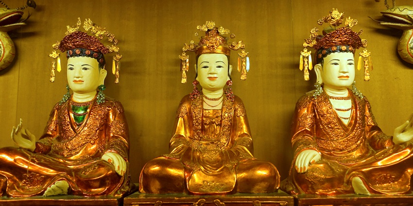 Statues at the Vietnam Museum of Ethnology showcasing the local culture in Hanoi.