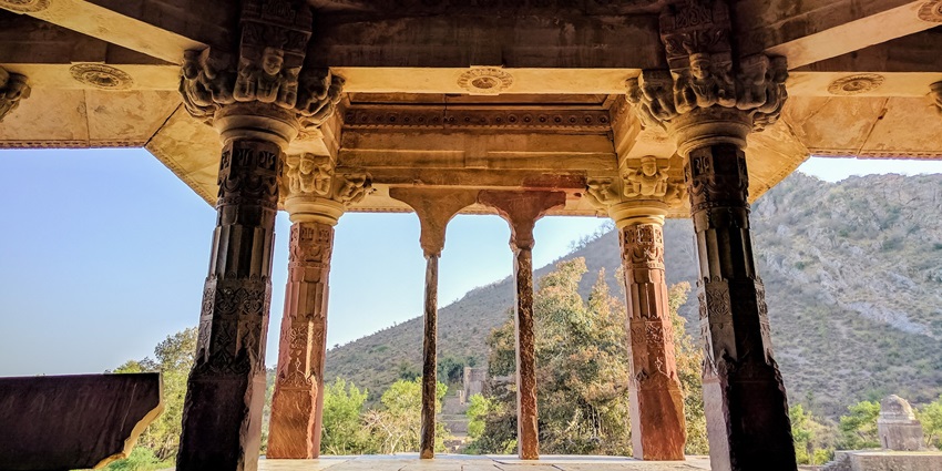 A stunning view of the outside, one of the best things about Poonch Fort in Jammu.