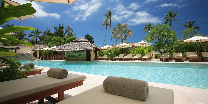 You have options for staying in amazing resorts with gorgeous views in Cat Ba island.
