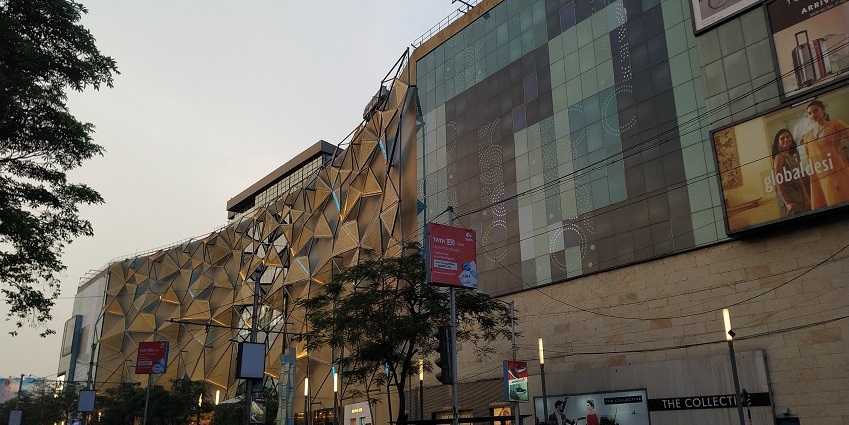 Modern architecture supports the Vijayawada Central Mall by extensive use of glass, a major spot for shopping in Vijayawada.