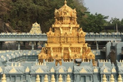 Explore the amazing places to visit in Vijayawada and tourists savour the experiences they make here.