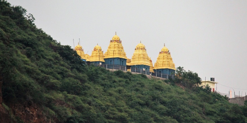 A few kms away from the city of Vijayawada, Kalashri Temple is a sight to behold.