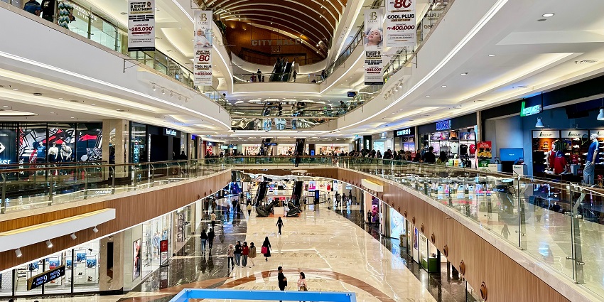 View of people wandering around the different halls of the mall