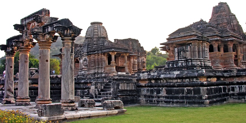Sas Bahu Temple near Udaipur, a must-see for what to do in Udaipur, known for its exquisite carvings and architecture.
