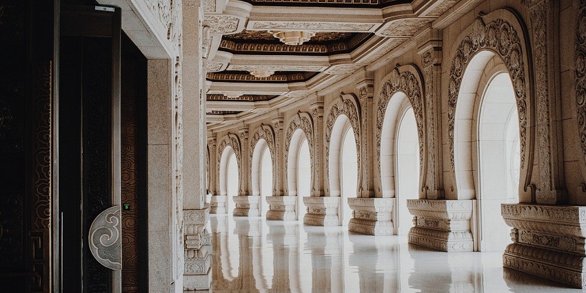 Elegant interior of a palace akin to Jogi Mahal in Ranthambore, showcasing royal charm