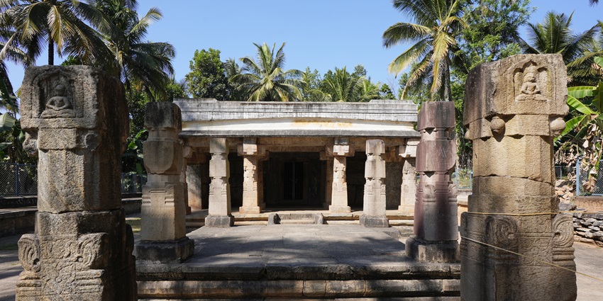 The picturesque front of a Jain temple in Juna Barmer