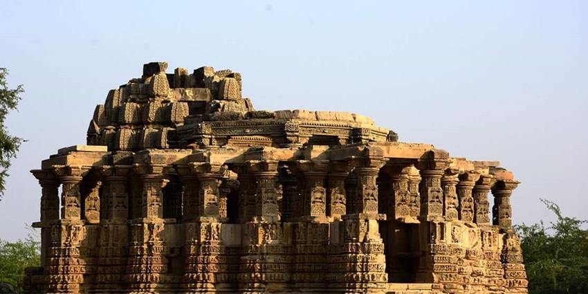 The image of the main temple podium at Kiradu, a popular tourist attraction near Barmer