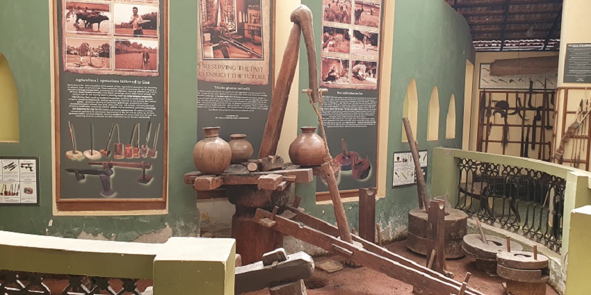 Visit the museums and art galleries during the monsoon season in Goa and view the artefacts and exhibits