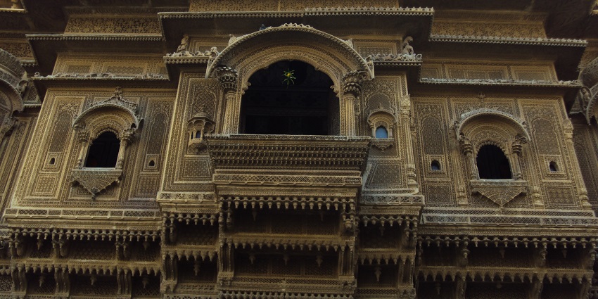 Entrance of Nathmal ki Haveli, a mix of unique Rajput and Islamic architectural styles.
