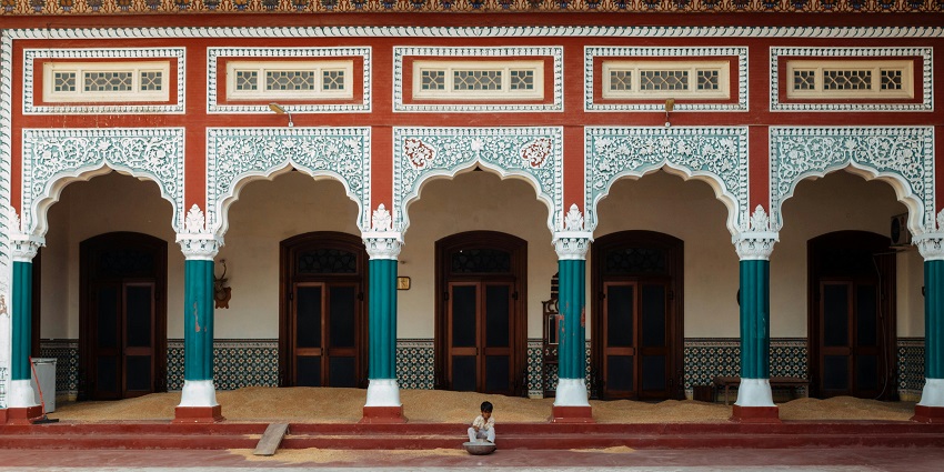 Immerse yourself in a cultural heritage while exploring the Rangla Punjab Haveli.