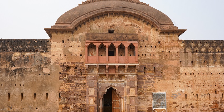 A scenic view of the beautiful entrance of Rewa Fort which is most idyllic thing to do in rewa