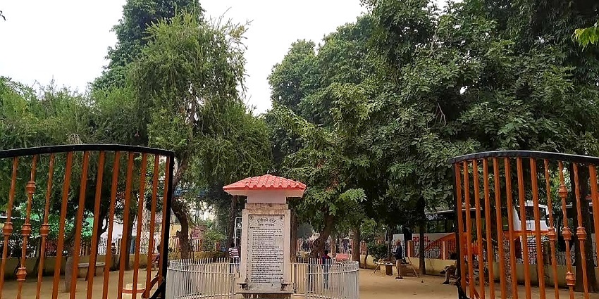 Explore the monument honouring martyrs at Shaheed Smarak, a patriotic site in Jabalpur city.