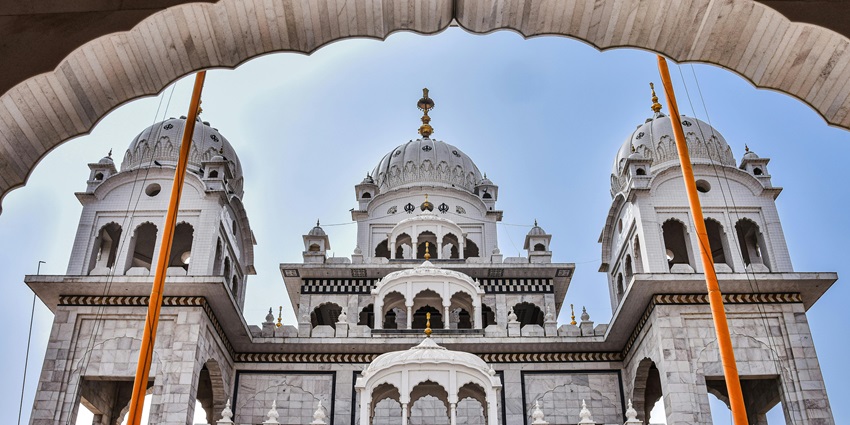 Tranquil Sri Paddar Sahib Gurudwara with traditional Sikh architecture and peacefulness.