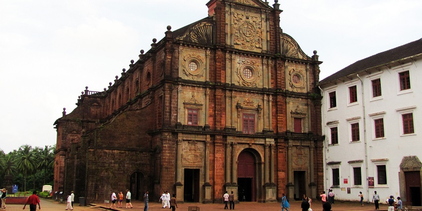 Visiting the Basilica of Bom Jesus is one of the things to do in North Goa.