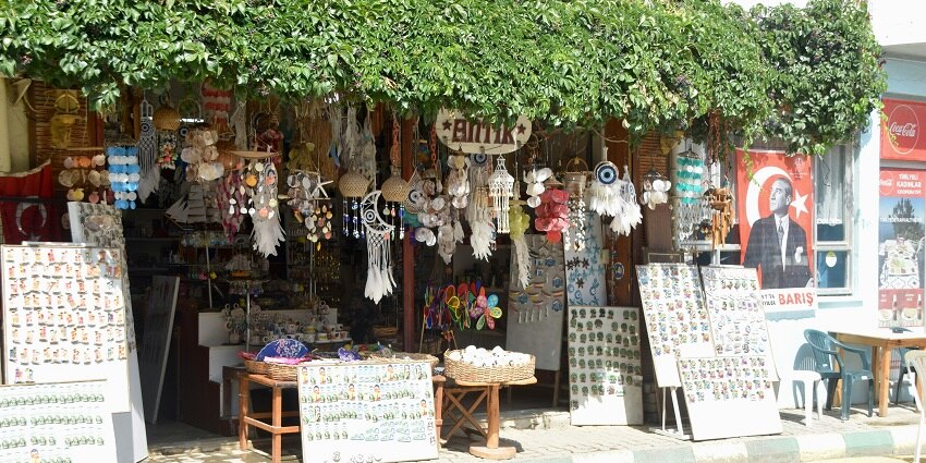 Shop for unique souvenirs and handicrafts as one of the things to do in Calangute.