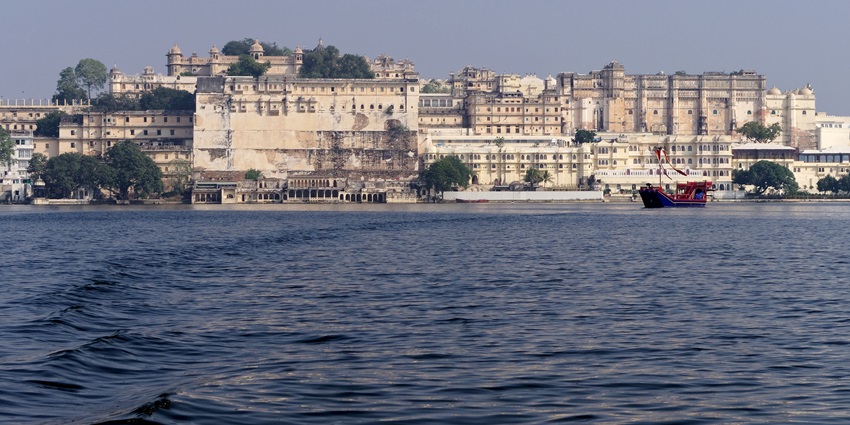 City Palace in Udaipur, showcasing stunning Rajasthani architecture, a stunning thing to see in Udaipur.