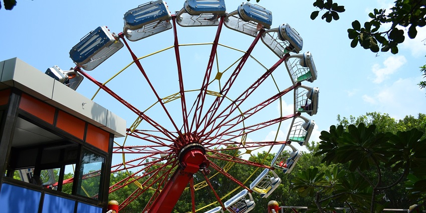 An image of Hardy's World Amusement Park, showcasing thrilling rides and family-friendly attractions
