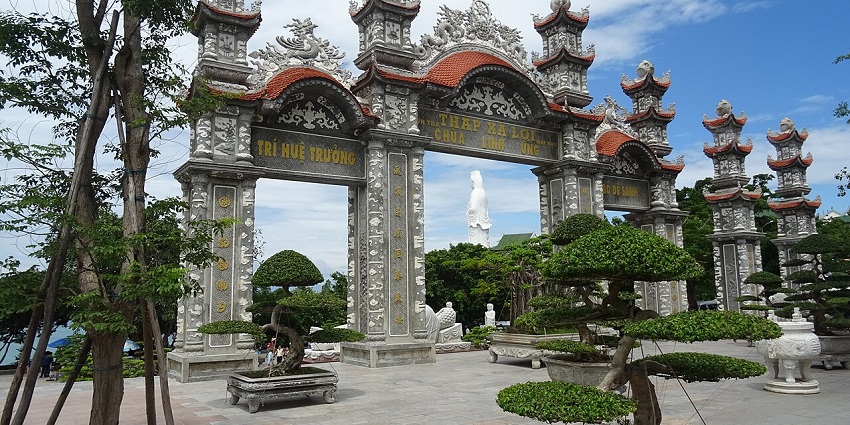 The picture depicting the Linh Ung Pagoda in the Son Tra Peninsula in Da Nang.