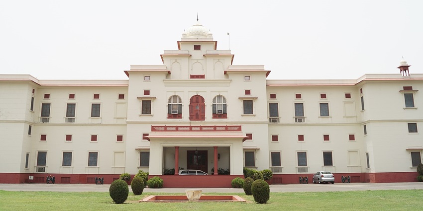 Exploring the splendid Moti Bagh Palace is one of the quaint things to do in Patiala.