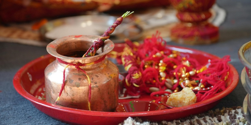 Seek blessings from the sacred fire pit, a thing not to miss on your visit to the temple.