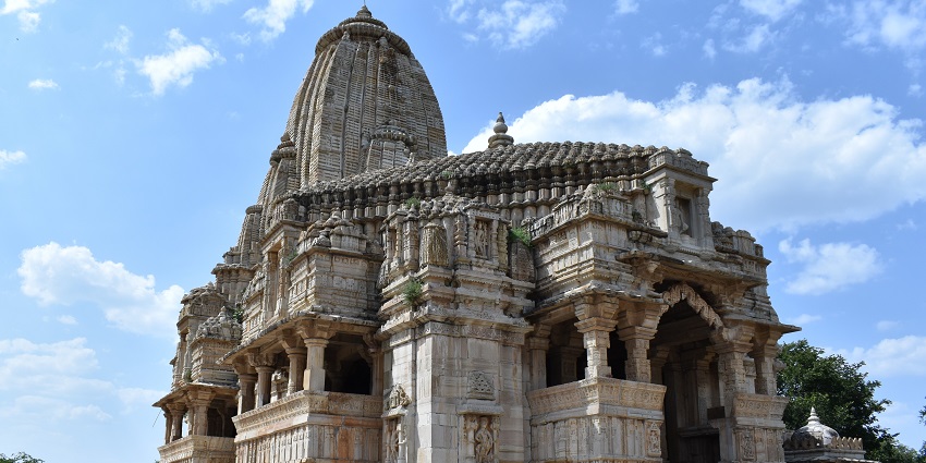Charbhuja Temple is a must-visit offering stunning architecture and Lord Vishnu idol.