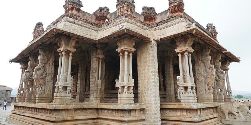 View of the intricate architecture of Valluramma Temple in broad daylight.