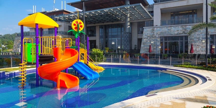Vivekanand Sarovar has a number of exciting water slides and a lazy river for a fun time
