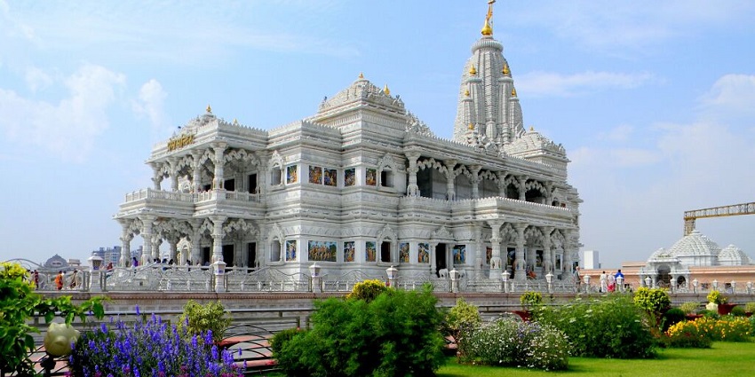 An image of the serene Vrindavan - one of the places to visit near Gurgaon for weekend.