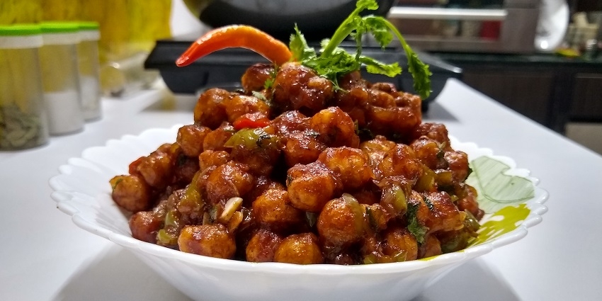 Crispy chickpeas served with a tangy flavour in the restaurant Vrundavan Garden