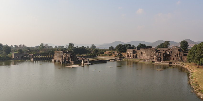 Wadali Talao, is one of the best tourist places in Amravati offering boating, picnics, and birdwatching for weekend getaways.