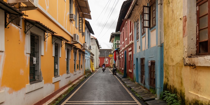 View of the streets of Fontainhas, exploring these is one of the unique things to do in North Goa with family.