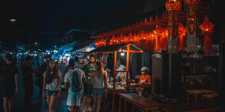 Walking Street offers one of the best experiences of nightlife in Pattaya for singles.