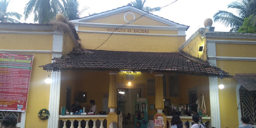 One of the best things to do in Margao is shopping and exploring the Margao market.