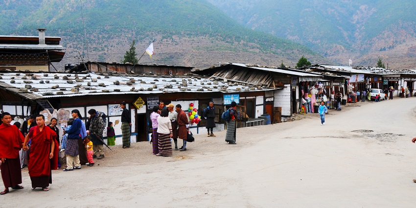 the market of Wangdue Phodrang with local shops selling local art souvenirs
